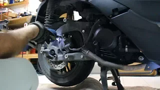 How to replace Scooter motorcycle REAR brake Honda Forza 300, Sh 300 cambio frenos