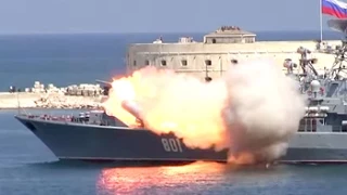 Взрыв ракеты после старта на параде ВМФ в Севастополе  2015 г