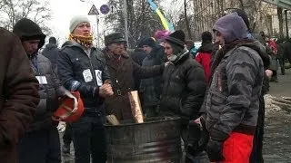 Ukrainians force police from protest square