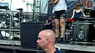 ke$ha at bamboozle 2010 [look at dancers]