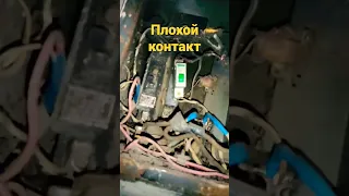 В подъезде сгорела электропроводка. Пожар возник из-за плохого контакта. Не сработал предохранитель