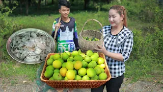 Mommy Chef Sros Pick Sour Fruit Grill Fish, Mungbean Drinking, Ghost Squid Spicy - Cooking with Sros