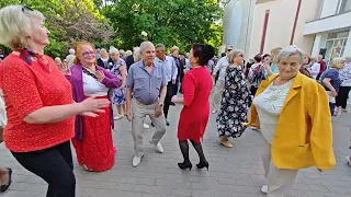 5.05.24г..."Невiстка"...Володимир Цибровський... звучит в Гомельском парке...