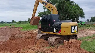 CAT 313D2 GC งานปากบ่อ MEGA สมอ ตั้งรับ ทีมงาน มงคลฟาร์ม จัดให้ excavator and truck EP.8466