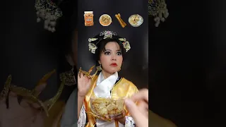 BỔN CUNG ĂN - Bảo Ngân đang ăn