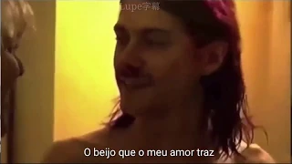 Kurt Cobain - And I Love Her | Beatles Cover (Kurt And Courtney Footage) [Legendado]