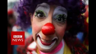 Clowns bring joy to refugee children - BBC News