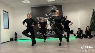 Движение из лакского танца💃