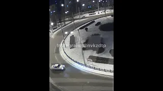 Момент ДТП на новокузнецком кольце попал на видео
