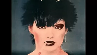 Nina Hagen-Auf m Friedhof