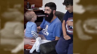 Bebê não reconhece o pai sem barba!