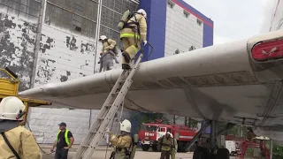 В Хабаровском аэропорту прошли учения по ликвидации пожара на воздушном судне