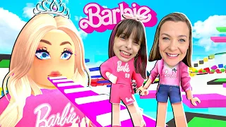 VIRAMOS A BARBIE no Mega Parkour Obby Barbie !!