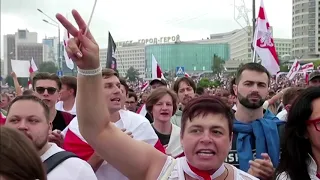 Belarusian protesters, defying army, flood Minsk