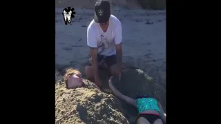 Anthony Kiedis in Malibu (06/12/2018) (Digging and burying the kids!)