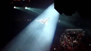 HD Beyonce I Am Tour O2 Arena Baby Boy - Flying Over Crowd Part 2