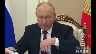 Владимир Путин забыл, на какой руке у него часы