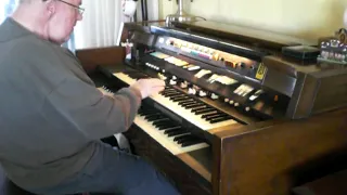 Mike Reed plays "Make Love to Me" on the Hammond Organ