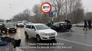 ДТП КИЕВ Лобановского Хонда и Фольксваген труп, 4 пострадали  Видео с места.   Капрал полиции погиб