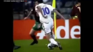 Ronaldinho vs Zidane Efsaneler kapışıyor