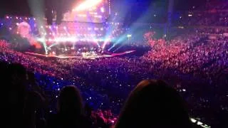 Garth Brooks sings Friends In Low Places with Justin Timberlake Nashville December 19 2014