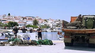 Ερμιόνη: Έβγαλαν 900 κιλά σκουπίδια από το βυθό του λιμανιού (vid)