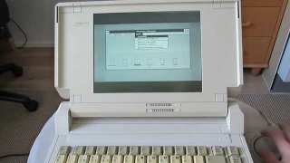 Очень старый ноутбук Compaq SLT/286 (88-й год) на док-станции с Windows 3.1