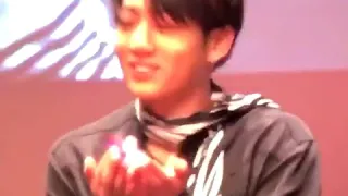 [180607] When flower (jungkook) plays with flowers @ M2U Fansign