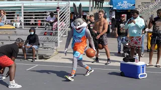 Bugs Bunny EXPOSES Hoopers.. BREAKS Ankles & Gets Buckets [SpaceJam IRL]