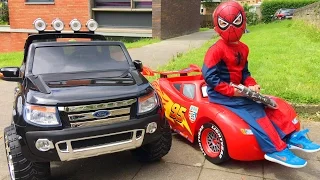 Super-Héros Adam Conduit Voitures Cars Lightning McQueen