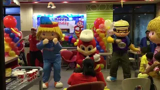 Jollibee and his friends dancing on my birthday!!!