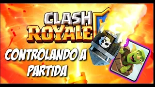 controlando a partida com foguete e barril de goblins no clash royale.