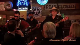 Los TexManiacs - Paloma Negra and Cancion Mixteca