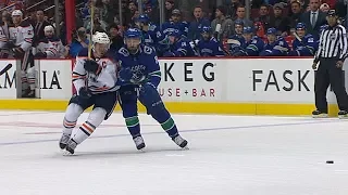 McDavid splits Canucks defense to score amazing goal