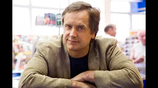 Андрей  Соколов  — советский и российский актёр, режиссёр театра и кино, телеведущий, продюсер.