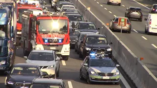 POLIZIA STRADALE IN SIRENA NEL TRAFFICO SCORTA VVF ARRIVO APS RHO+APS+UNIMOG VVF MILANO+SOCRHO (A8)