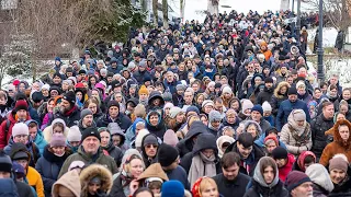 Віряни на чолі з Предстоятелем пройшли хресним ходом і помолились преподобним отцям Києво-Печерським