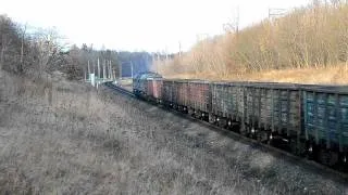 Тепловоз 2М62У с грузовым поездом