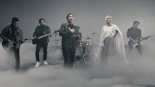 Ungu, Dato' Sri Siti Nurhaliza - Di Ujung Hari | Official Music Video