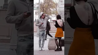 Пристает к девушкам / пранк Марк Булах #shorts