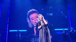 Kelly Clarkson Las Vegas 8-2    5. Magic