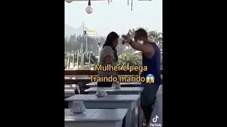 Mulher é pega traindo pelo marido