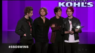 5 seconds of summer (the winner of new artist of the year 2014/15) -- American Music Awards (8 of 8)