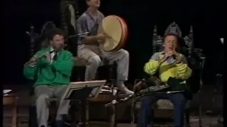 Traditional Irish music : "The Chieftains" & James Galway :"Roscommon / Toss The Feathers"