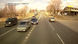 Прозевал ВАЗ и вылетел под фуру - ДТП М7 Лакинск 28.04.2015 (missed a VAZ and flew under a truck)