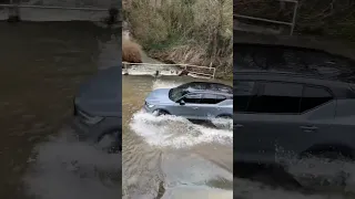 Volvo XC40 vs Water Splash in FLOOD