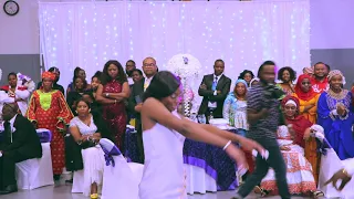 The best Wedding Dance by Dladla Mshunqisi ft Distruction Boyz & DJ Tira - Pakisha