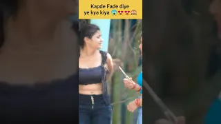 Kapde Fad diye Ladki 😱😍🙈 #shorts #viral #funny #youtubeshorts