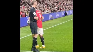 Bruno Fernandes confronts referee in Manchester united match