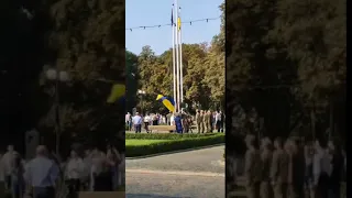 В Ужгороді під час підняття прапор України впав з флагштока 🚩🚩🚩🚩🚩